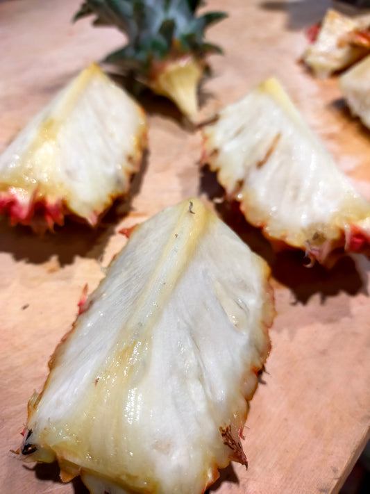 世界自然遺産・西表島 完熟ピーチパイン “奇跡の果実”