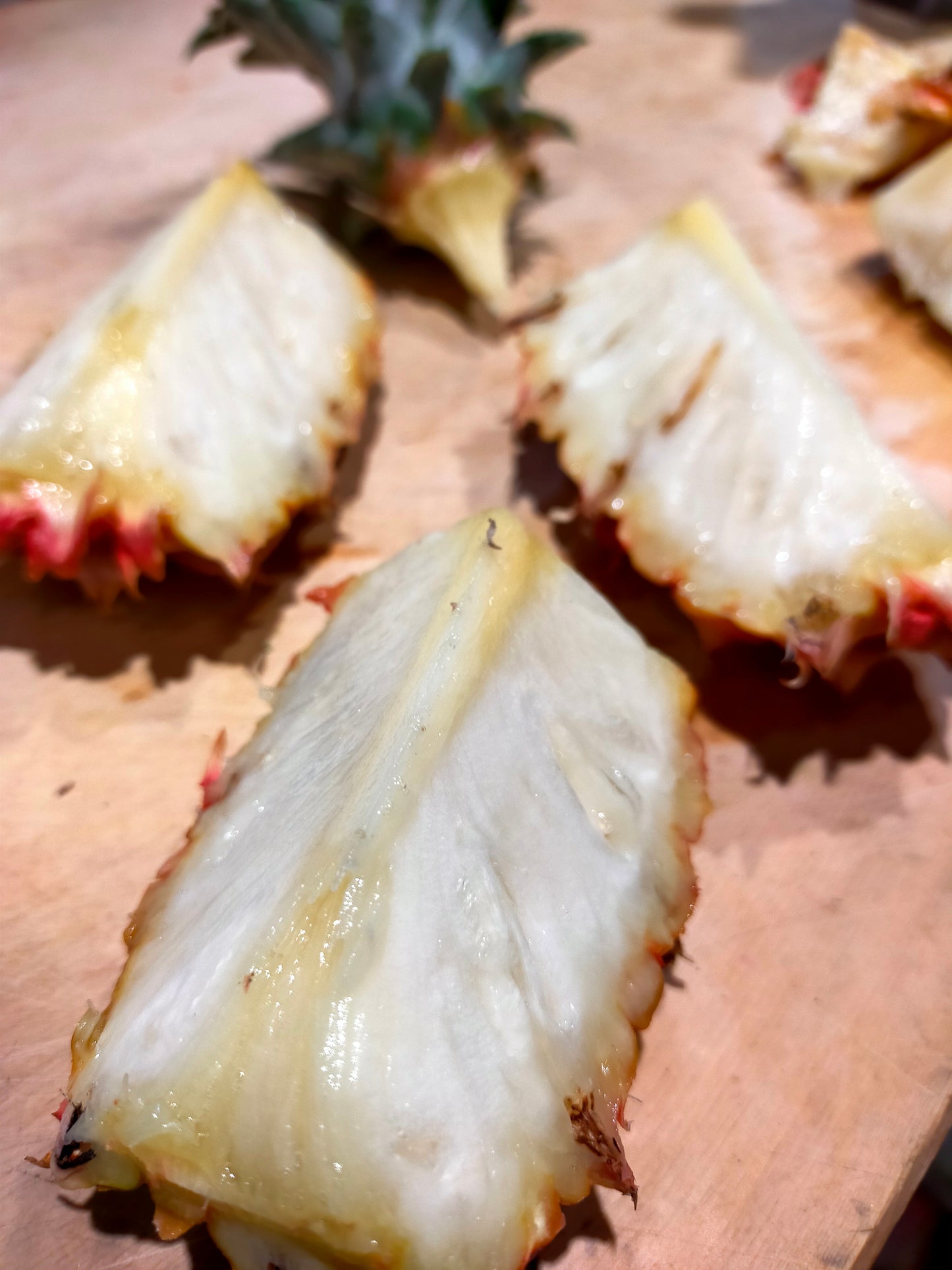 世界自然遺産・西表島　完熟ピーチパイン　“奇跡の果実”