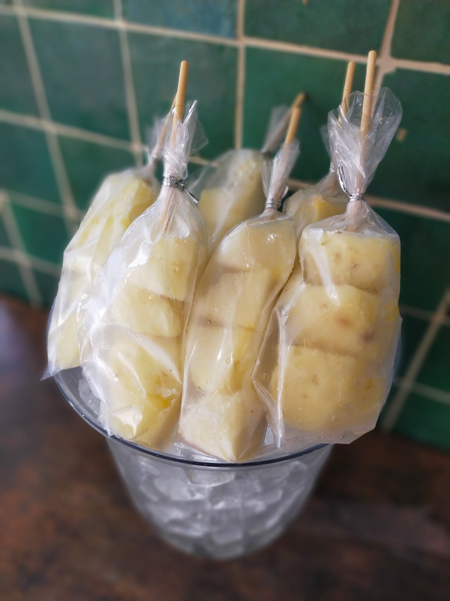 世界自然遺産・西表島　完熟ピーチパイン　“奇跡の果実”